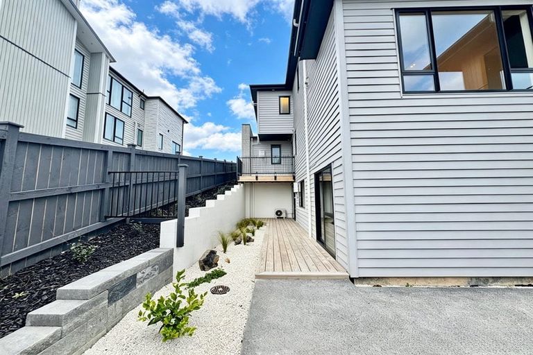 Photo of property in 23 Kerekin Drive, Oteha, Auckland, 0632