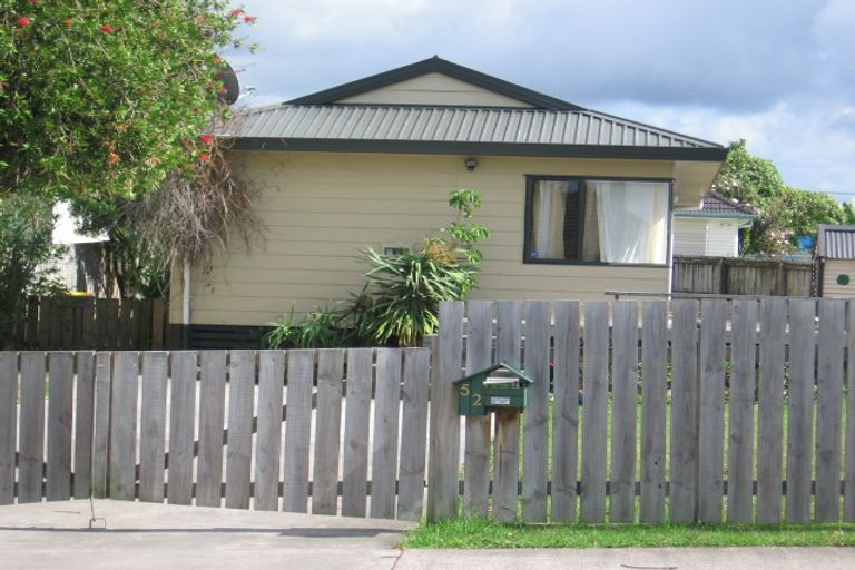 Photo of property in 1/52 Kelwyn Road, Kelston, Auckland, 0602