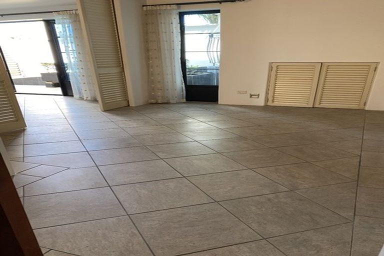 Photo of property in 1/60 Milford Road, Milford, Auckland, 0620