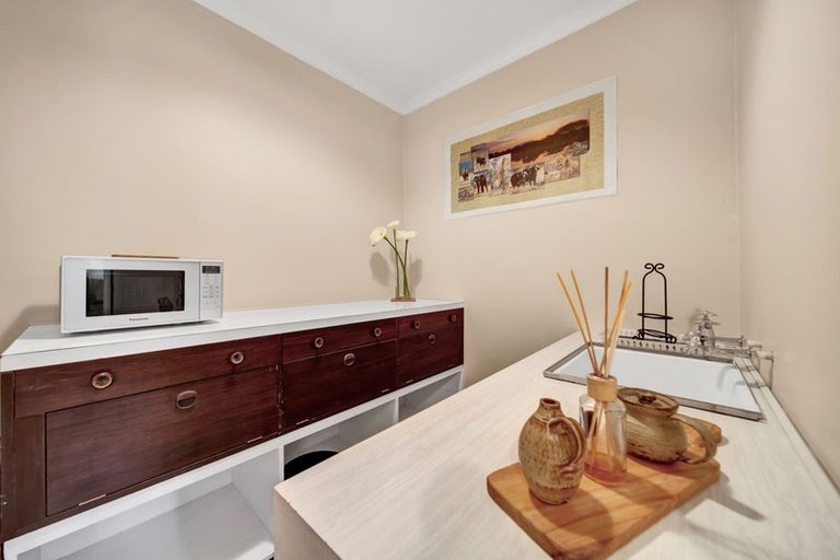 Photo of property in 339a Devon Street West, New Plymouth, 4310