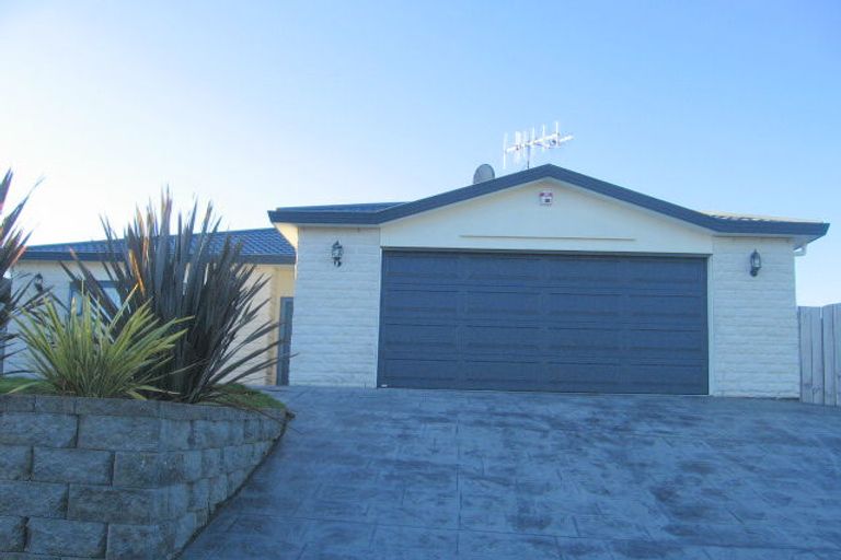 Photo of property in 3 Barque Crescent, Whitby, Porirua, 5024