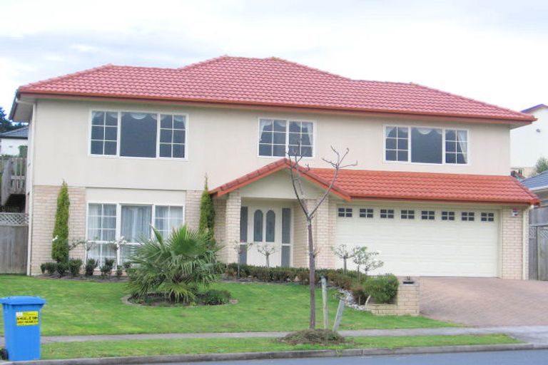 Photo of property in 26 Delmont Close, East Tamaki Heights, Auckland, 2016