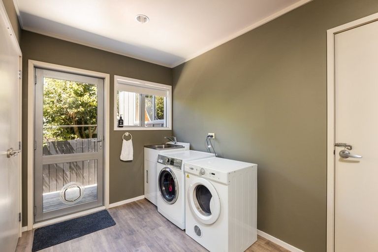 Photo of property in 59 Waiwaka Terrace, Strandon, New Plymouth, 4312