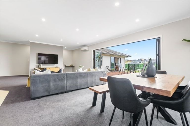 Photo of property in 8 Platina Place, Flagstaff, Hamilton, 3210