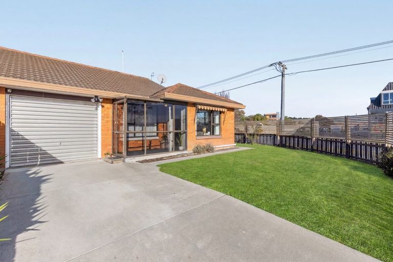 Photo of property in 2/2 Mchaffies Place, Wainoni, Christchurch, 8061