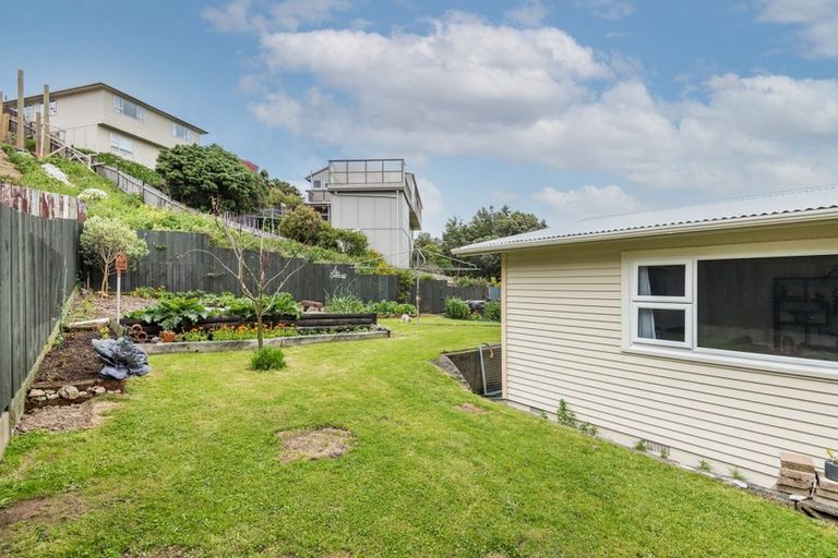 Photo of property in 13 Turville Crescent, Newlands, Wellington, 6037