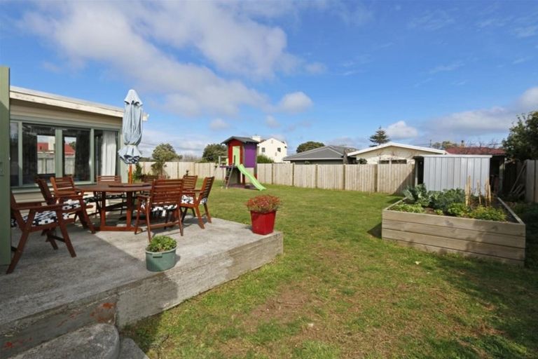 Photo of property in 34 Domett Street, Opunake, 4616