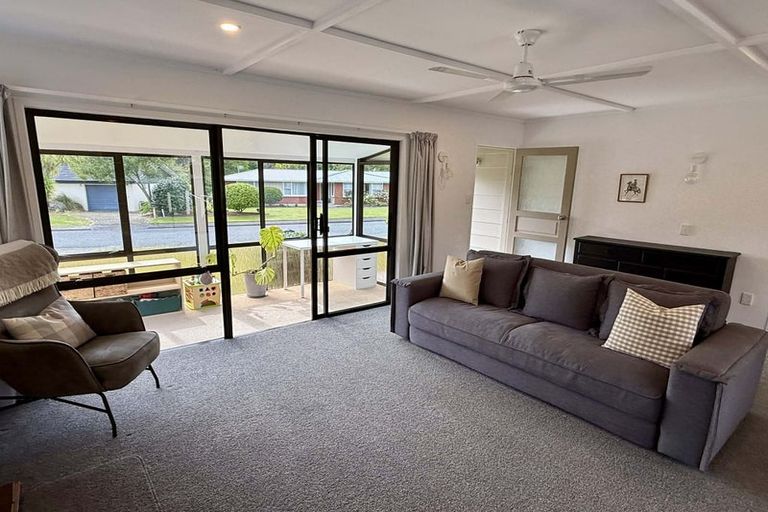 Photo of property in 10 Campbell Place, Pukehangi, Rotorua, 3015