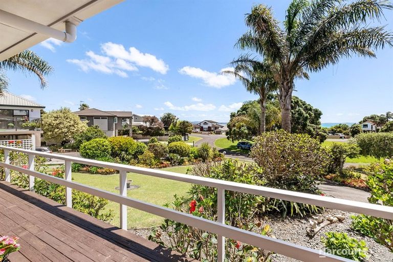 Photo of property in 80 Torkar Road, Clarks Beach, 2122