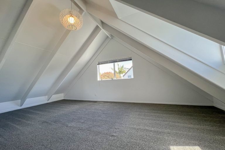 Photo of property in 1/43 Hutchinson Avenue, New Lynn, Auckland, 0600