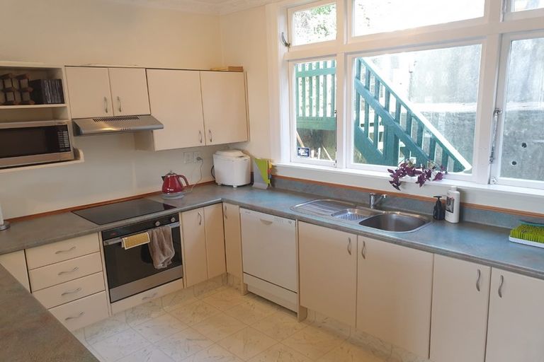 Photo of property in 18 Queens Drive, Kilbirnie, Wellington, 6022