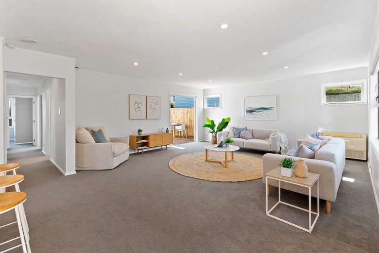 Photo of property in 3 Baylands Drive, Newlands, Wellington, 6037