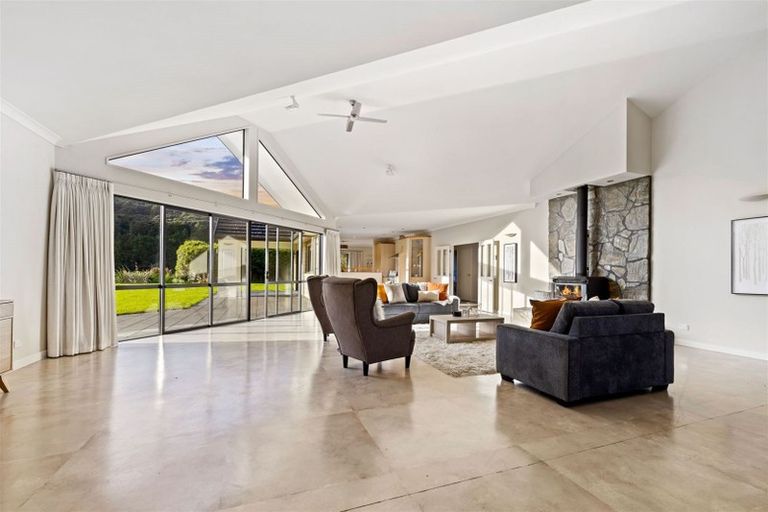 Photo of property in 50 Robert Might Road, Kumeu, 0810