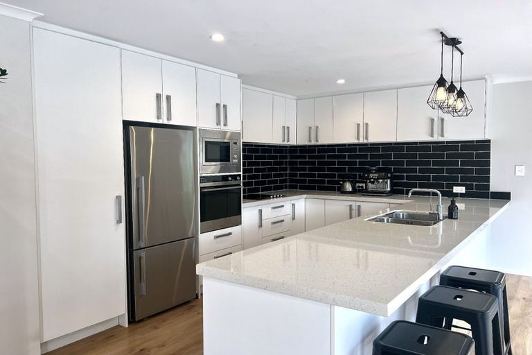 Photo of property in 22b Sunnyvale Road, Swanson, Auckland, 0614