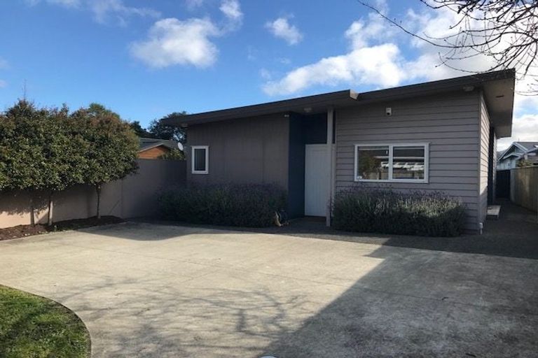 Photo of property in 33 Aparima Avenue, Miramar, Wellington, 6022