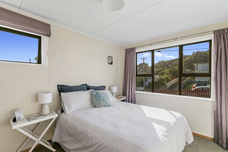Photo of property in 76 Taylor Terrace, Tawa, Wellington, 5028