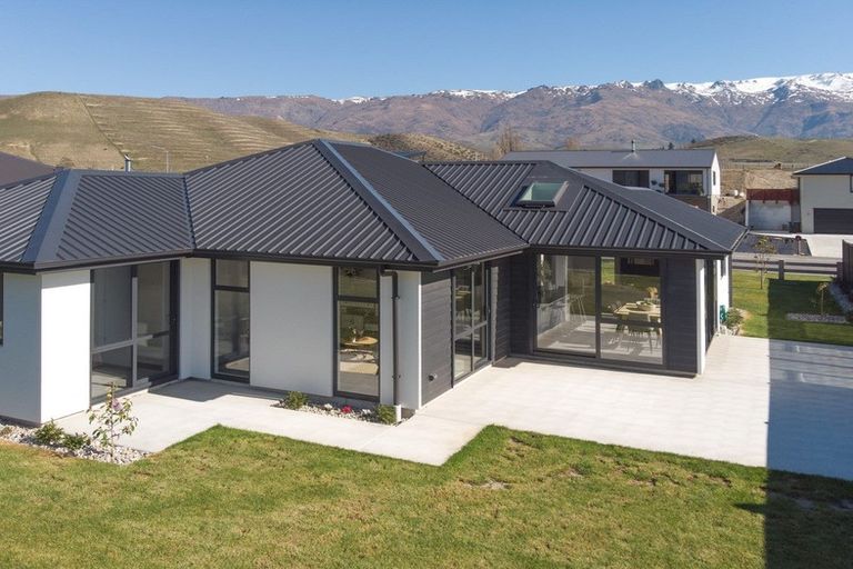 Photo of property in 36 Stratford Drive, Mount Pisa, Cromwell, 9383