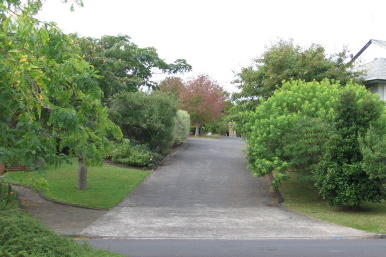 Photo of property in 1/27 Deanna Drive, West Harbour, Auckland, 0618