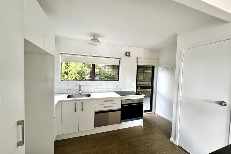 Photo of property in 1/35 D'oyly Drive, Stanmore Bay, Whangaparaoa, 0932