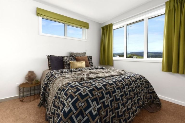 Photo of property in 135 Endeavour Drive, Whitby, Porirua, 5024