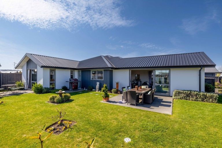 Photo of property in 36 Chatsworth Avenue, Rangiora, 7400