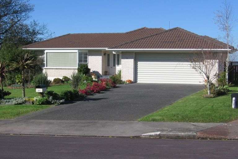 Photo of property in 21 Oakpark Place, West Harbour, Auckland, 0618