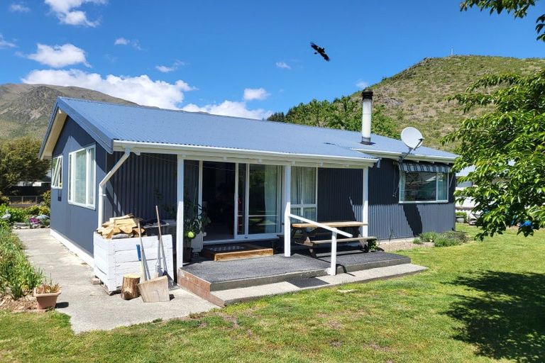 Photo of property in 2 Keene Place, Omarama, 9412