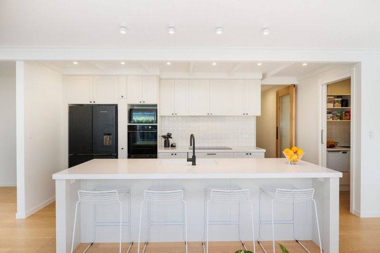 Photo of property in 48 Memorial Drive, Hokowhitu, Palmerston North, 4410