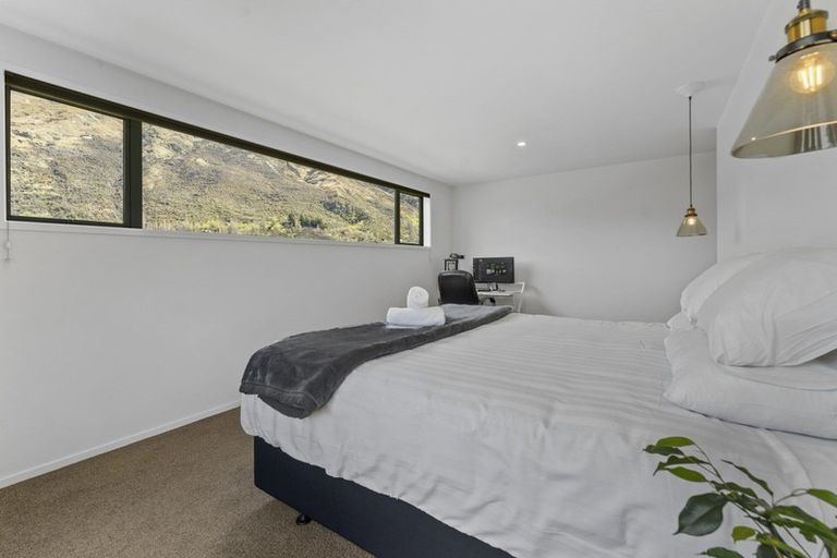 Photo of property in 5 Kincaid Place, Arthurs Point, Queenstown, 9371