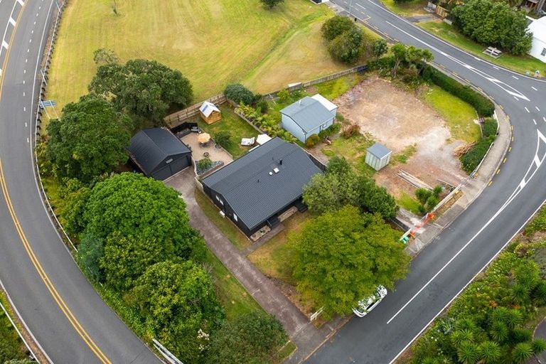 Photo of property in 5 Weranui Road, Waiwera, Orewa, 0994