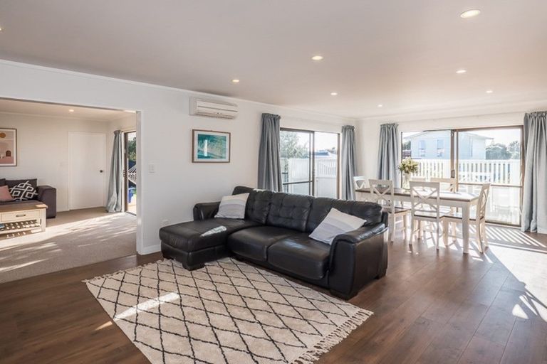 Photo of property in 27 Titoki Road, Waikanae Beach, Waikanae, 5036