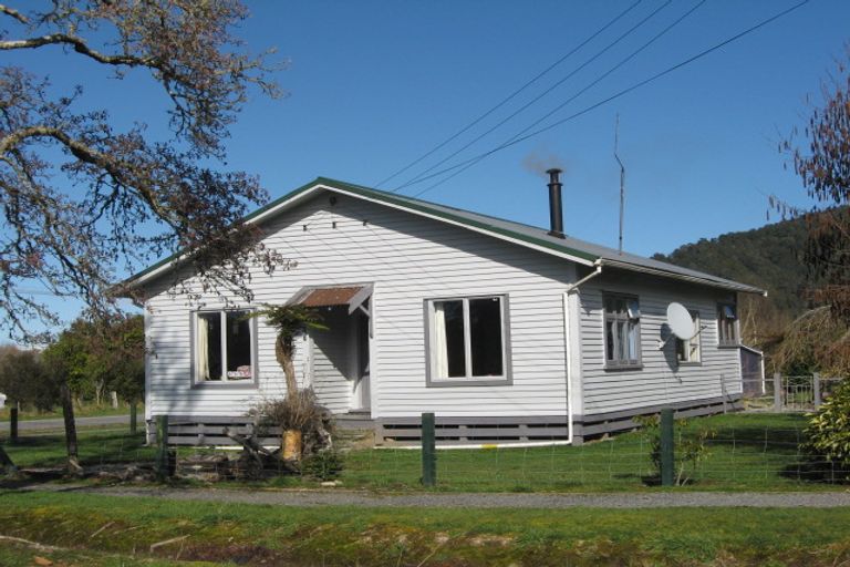 Photo of property in 24 Brodie Street, Blackball, 7804