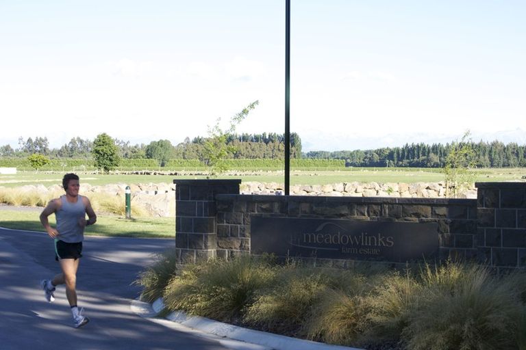 Photo of property in 18 Meadowlinks Lane, Pleasant Point, 7974