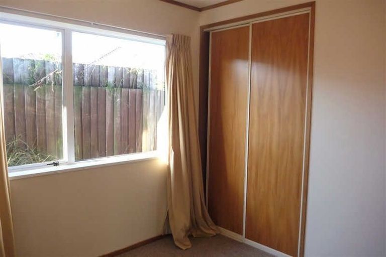 Photo of property in 17 Honeysuckle Place, Northcote, Christchurch, 8052