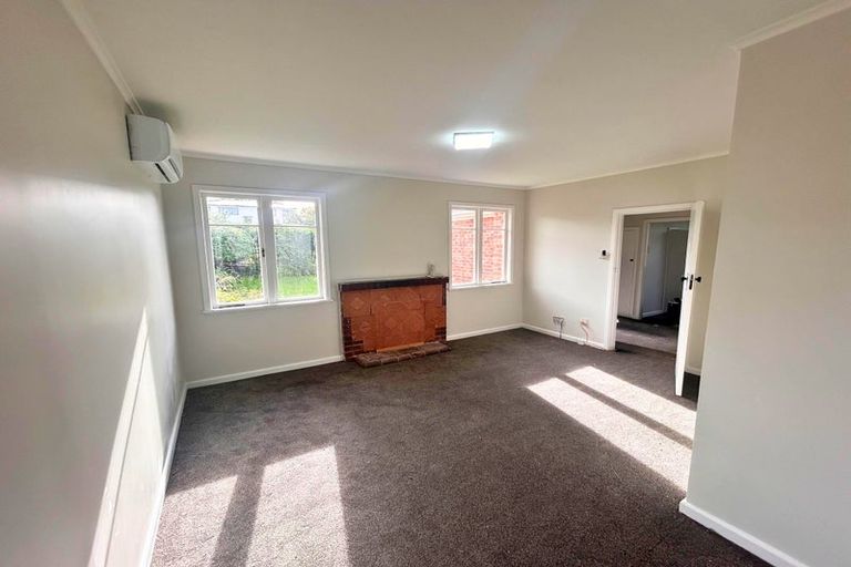 Photo of property in 52 Hutchinson Avenue, New Lynn, Auckland, 0600