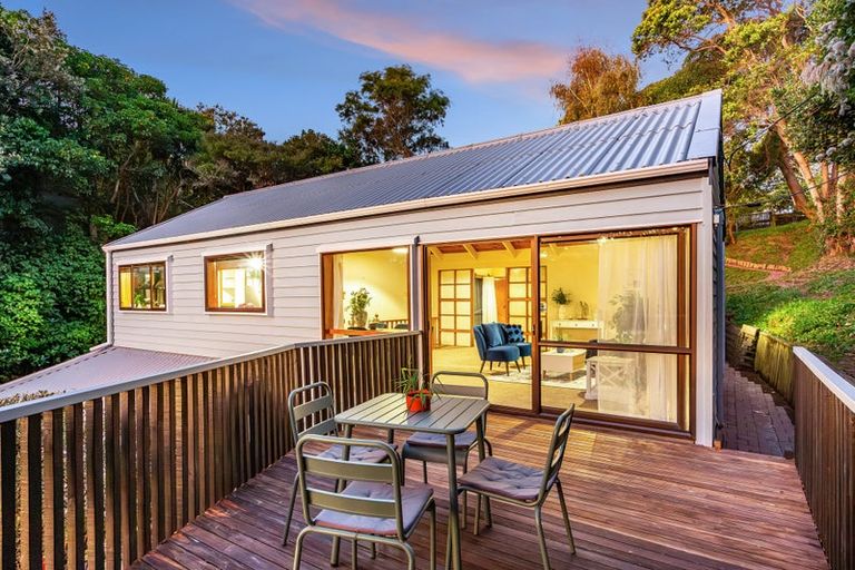 Photo of property in 49 Bayview Road, Paremata, Porirua, 5024