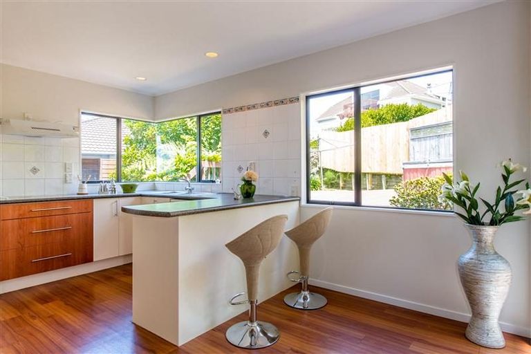 Photo of property in 2/6 Honeysuckle Lane, Mairangi Bay, Auckland, 0630