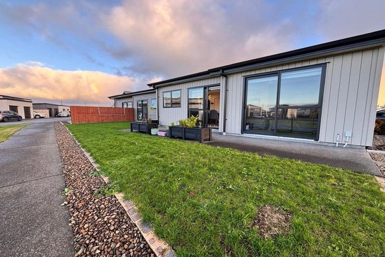 Photo of property in 5 Poutawa Lane, Clarks Beach, 2122