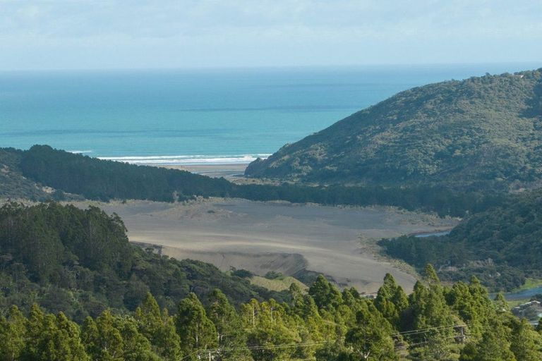 Photo of property in 15 Te Aute Ridge Road, Waitakere, Auckland, 0781