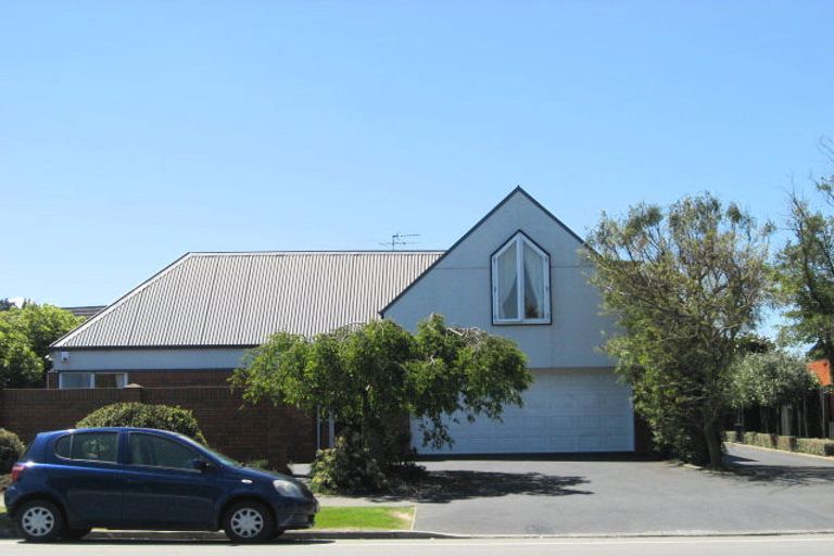 Photo of property in 2/116 Memorial Avenue, Burnside, Christchurch, 8053
