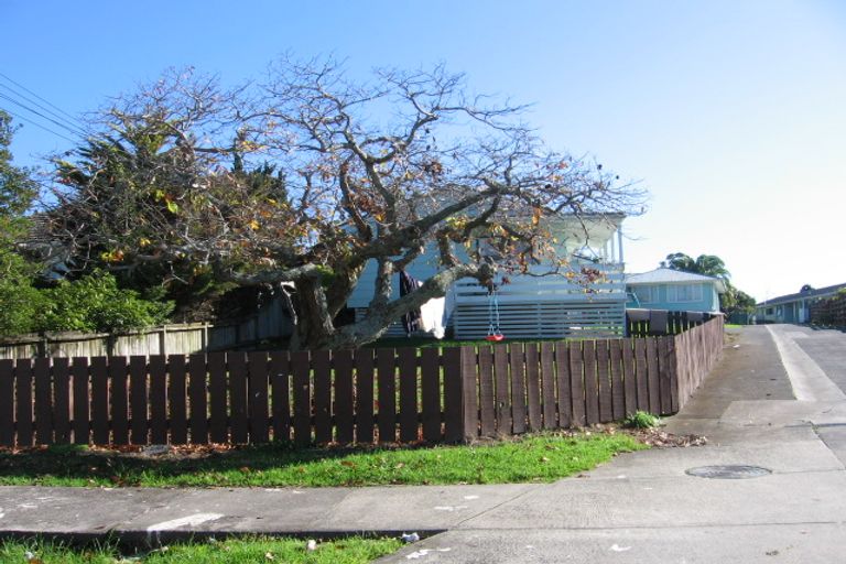 Photo of property in 68c Roberts Road, Te Atatu South, Auckland, 0610