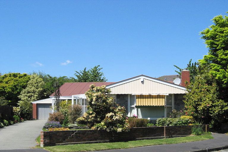 Photo of property in 30 Hampton Place, Burnside, Christchurch, 8053