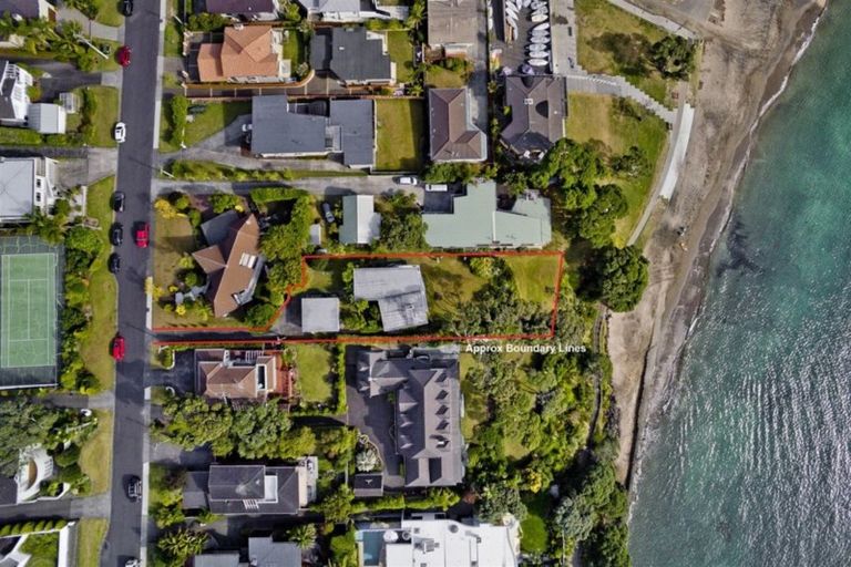 Photo of property in 25 Bournemouth Terrace, Murrays Bay, Auckland, 0630