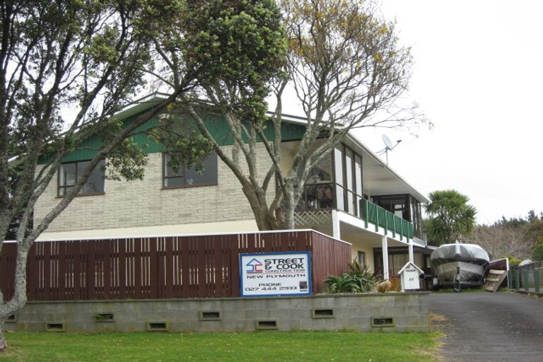 Photo of property in 50 Wairau Road, Oakura, 4314