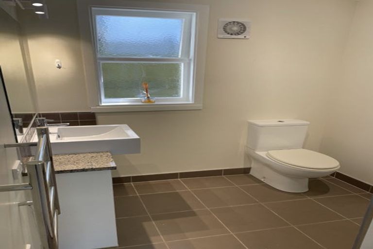 Photo of property in 96 Calliope Road, Stanley Point, Auckland, 0624