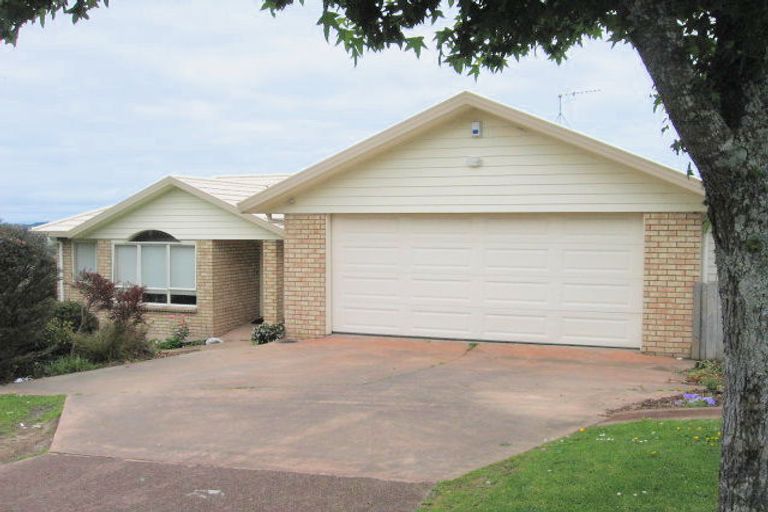 Photo of property in 133 Awaroa Road, Sunnyvale, Auckland, 0612