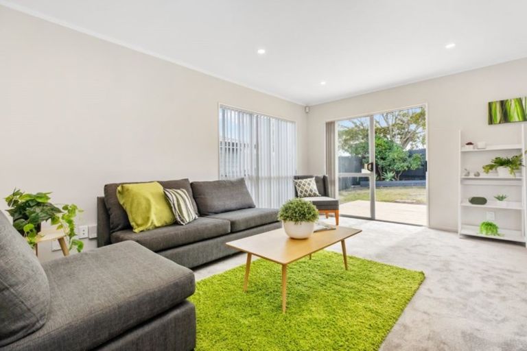 Photo of property in 2/25 Silver Creek Road, Weymouth, Auckland, 2103