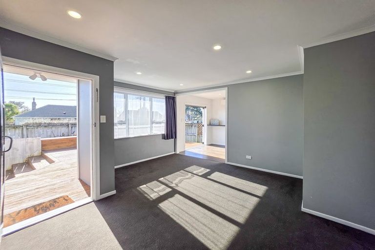 Photo of property in 12 Karaka Street, Merrilands, New Plymouth, 4312