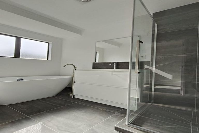 Photo of property in 2/11 Roseneath Place, Birkdale, Auckland, 0626