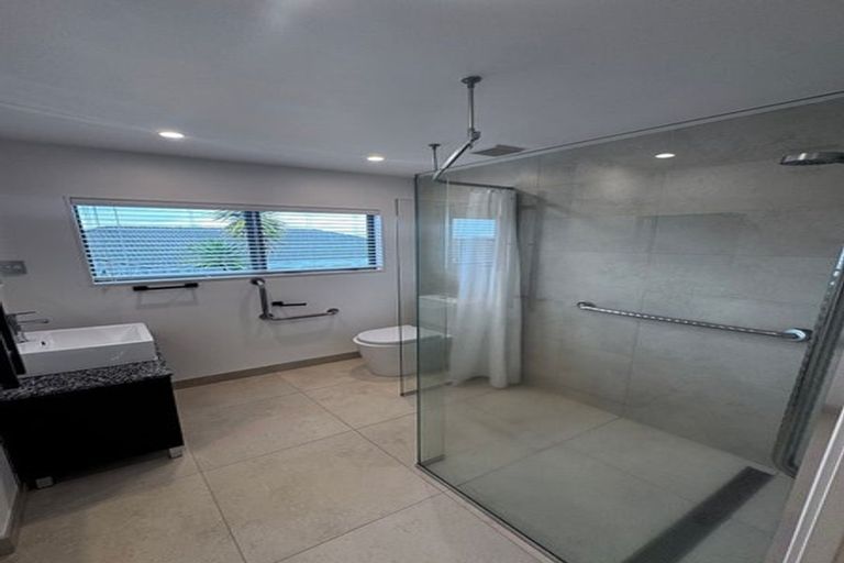 Photo of property in 28 Ballymore Drive, Pinehill, Auckland, 0632